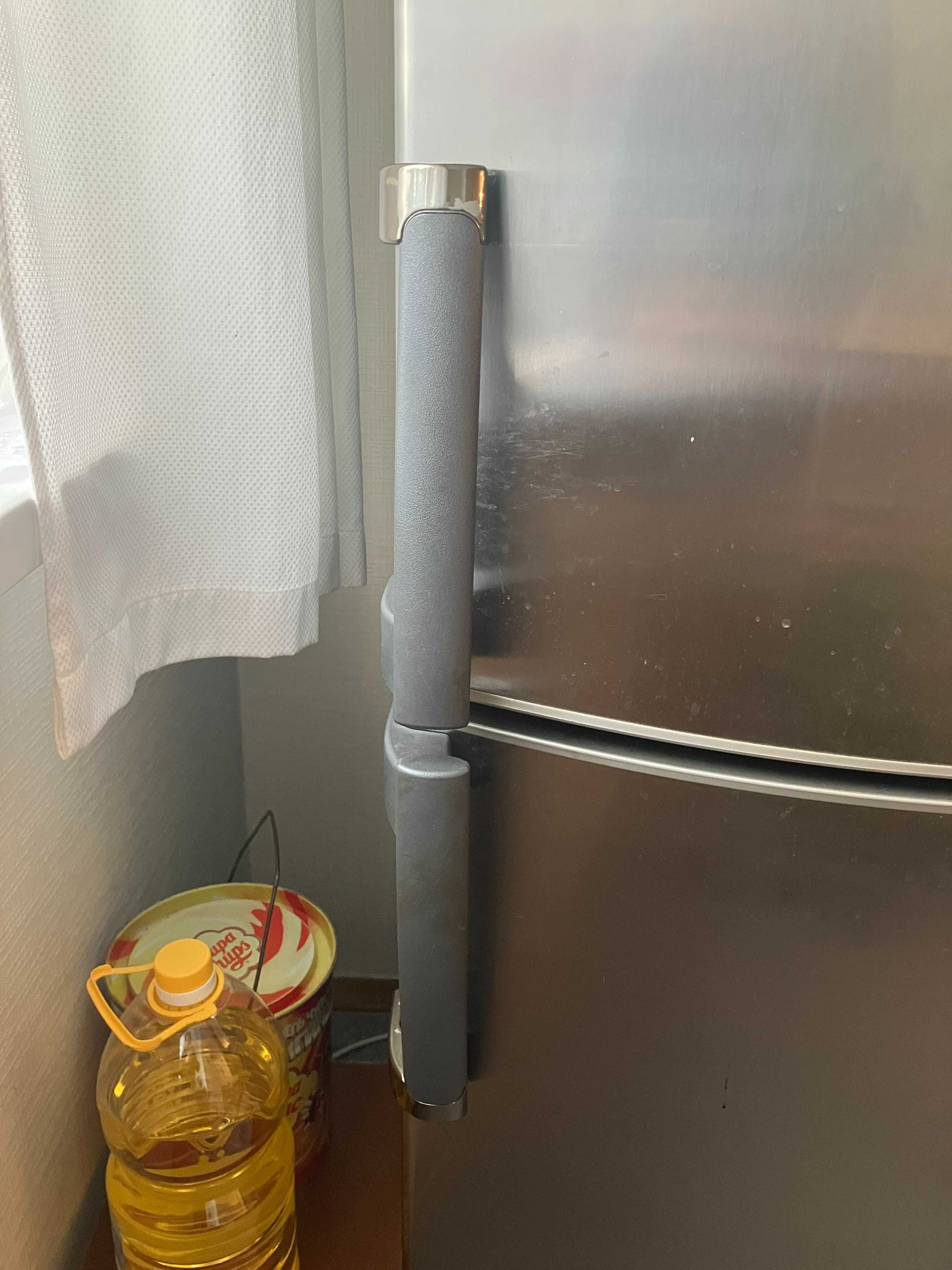 Двухкамерный холодильник WHIRLPOOL ARC 8140 IX