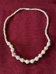 Colar antigo vintage bolas e rosas trabalhado à mão