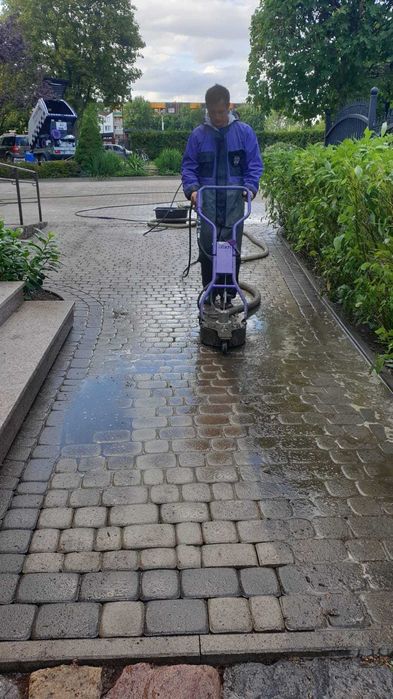 Mycie elewacji i kostki brukowej