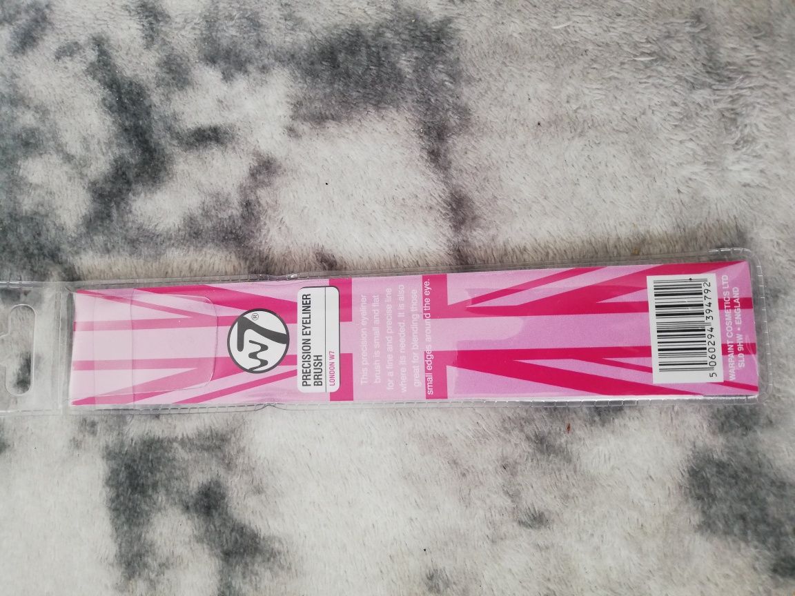 W7 Pędzel do eyelinera z drewnianym trzonkiem