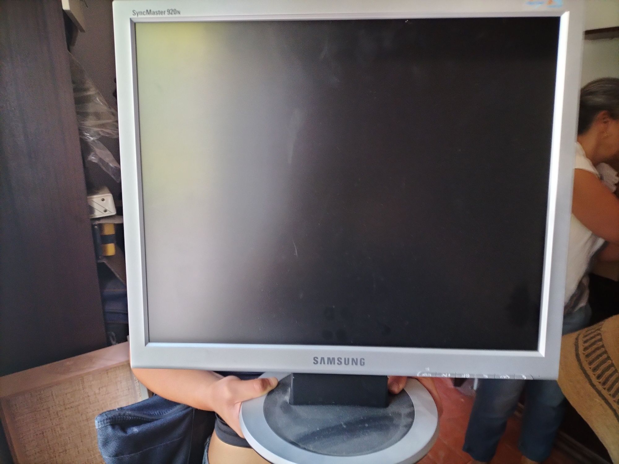 Monitores de computador (LG e Samsung) e torre Intel i7