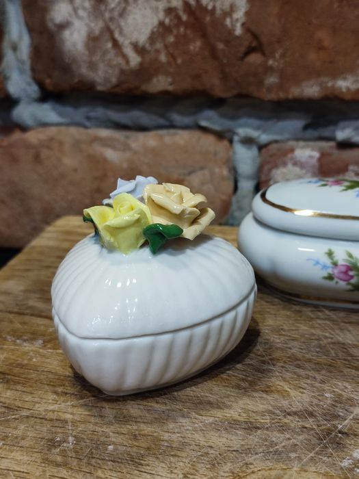Ceramiczna szkatułka pudełeczko RÓŻE