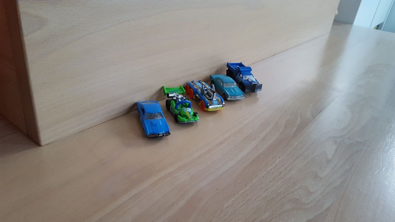 Autka,rysorówki firmy Hot Wheels