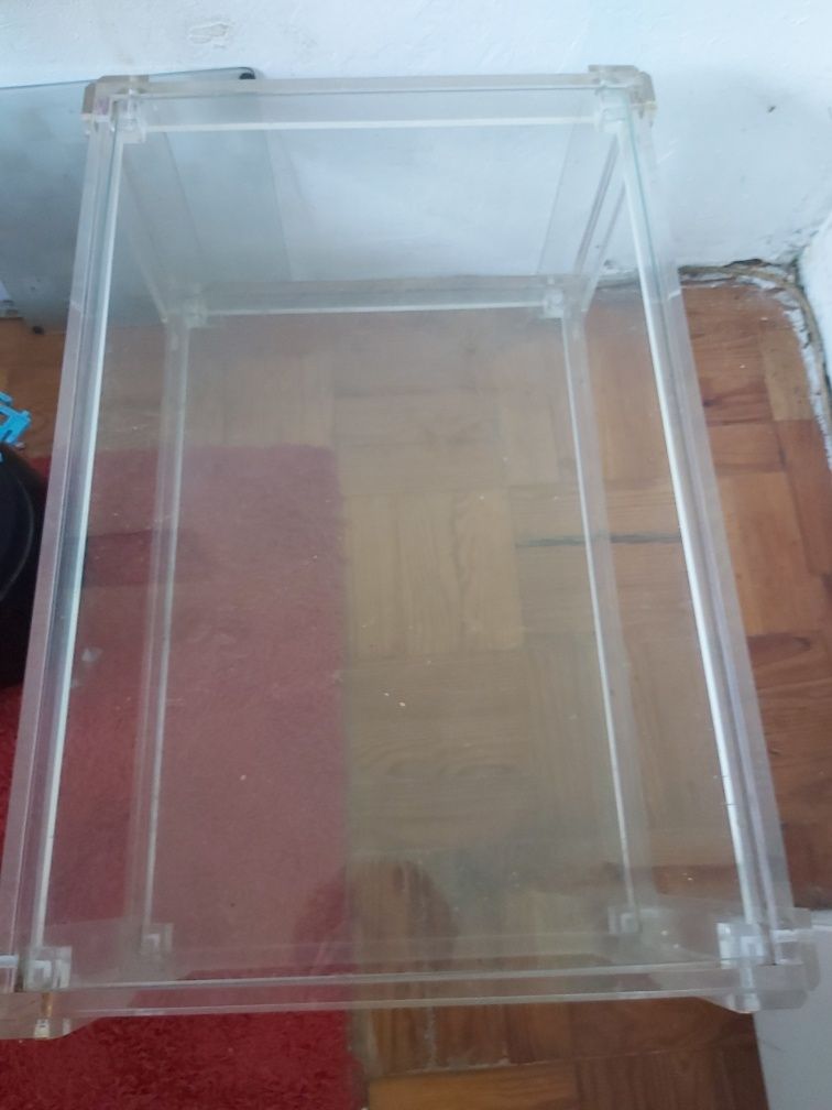 Mesa em acrílico