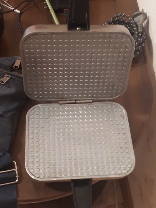 Продам электровафельницу советскую