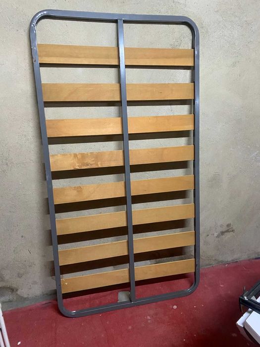 Cama de solteiro com colchão