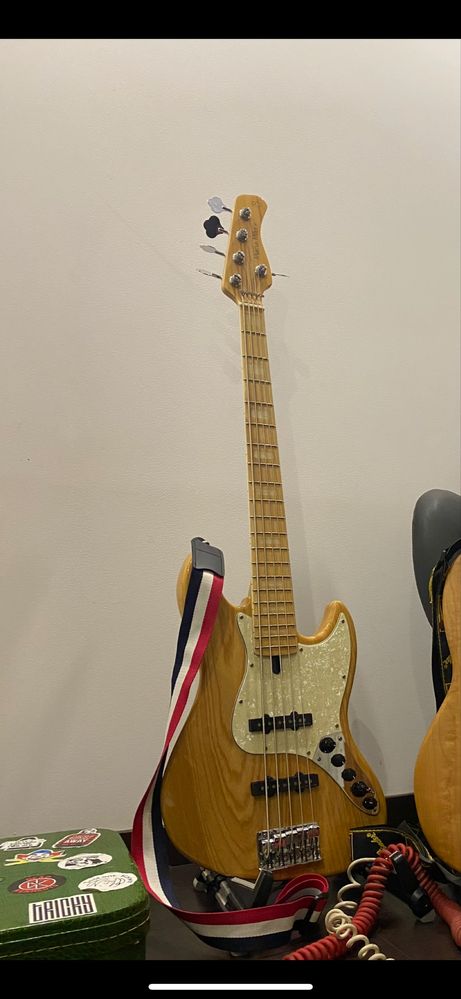 Marcus Miller V7 (5 cordas)