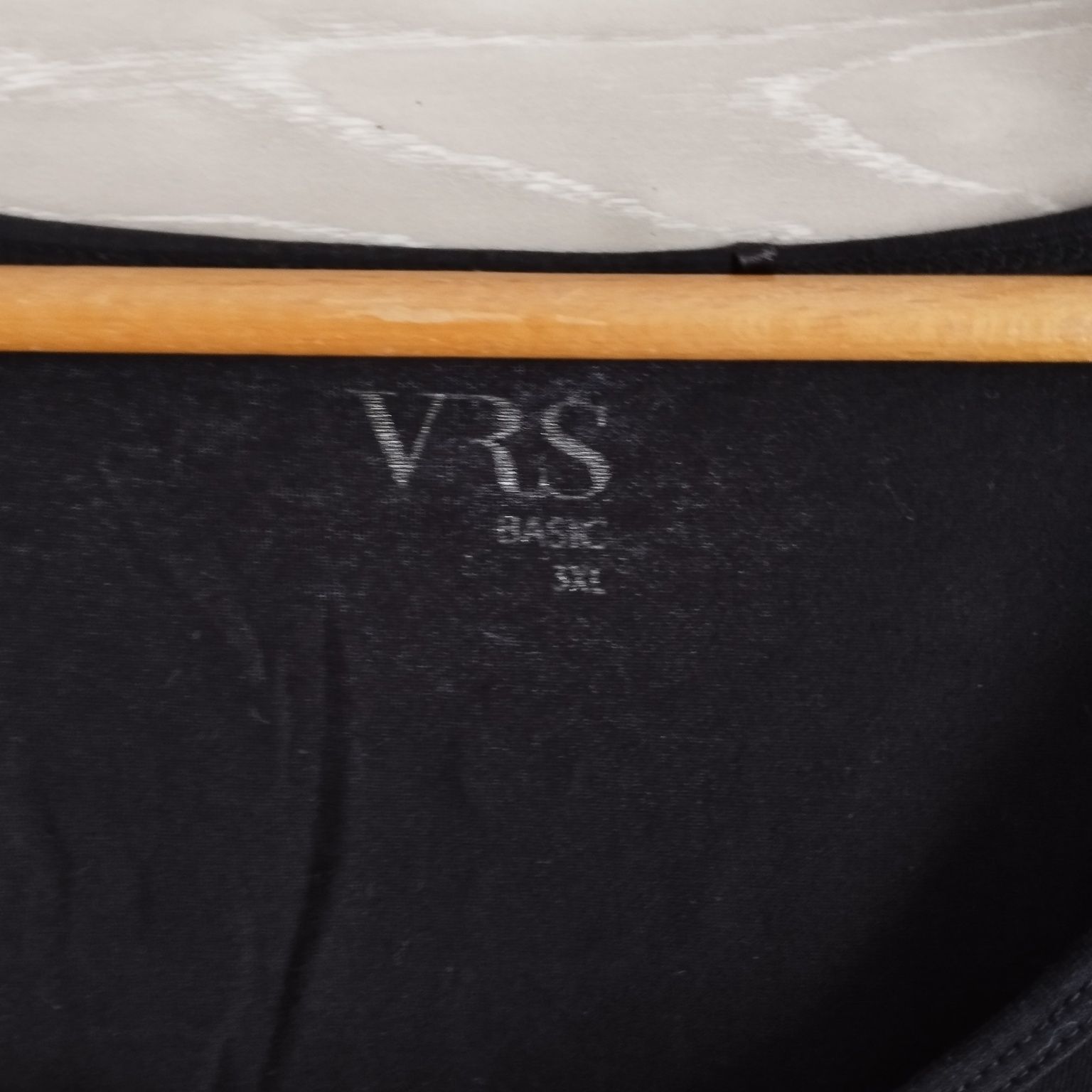 Czarna koszulka damska VRS Basic 3XL z napisem – bawełna, plus size