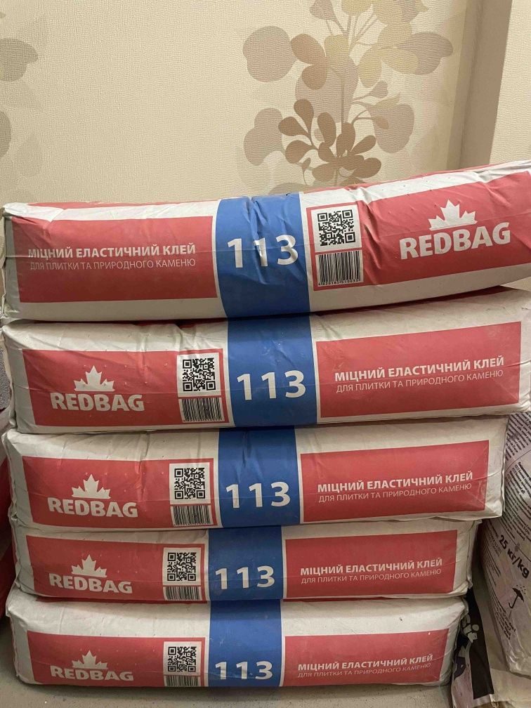 Клей та грунтівка REDBAG та цемент