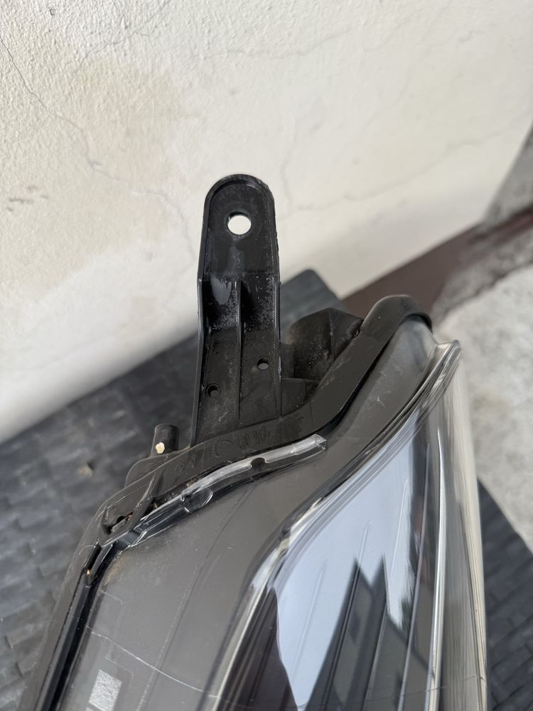 Lampa Lewy Przód Soczewka Toyota Yaris 3 LIFT BRAK USZKODZEN SPRAWNA