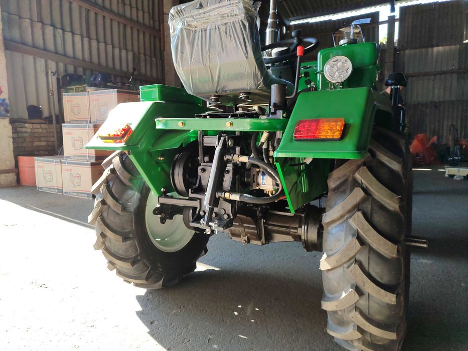 Трактор Зубр 250 люкс с фрезой и плугом Доставка наша к дому