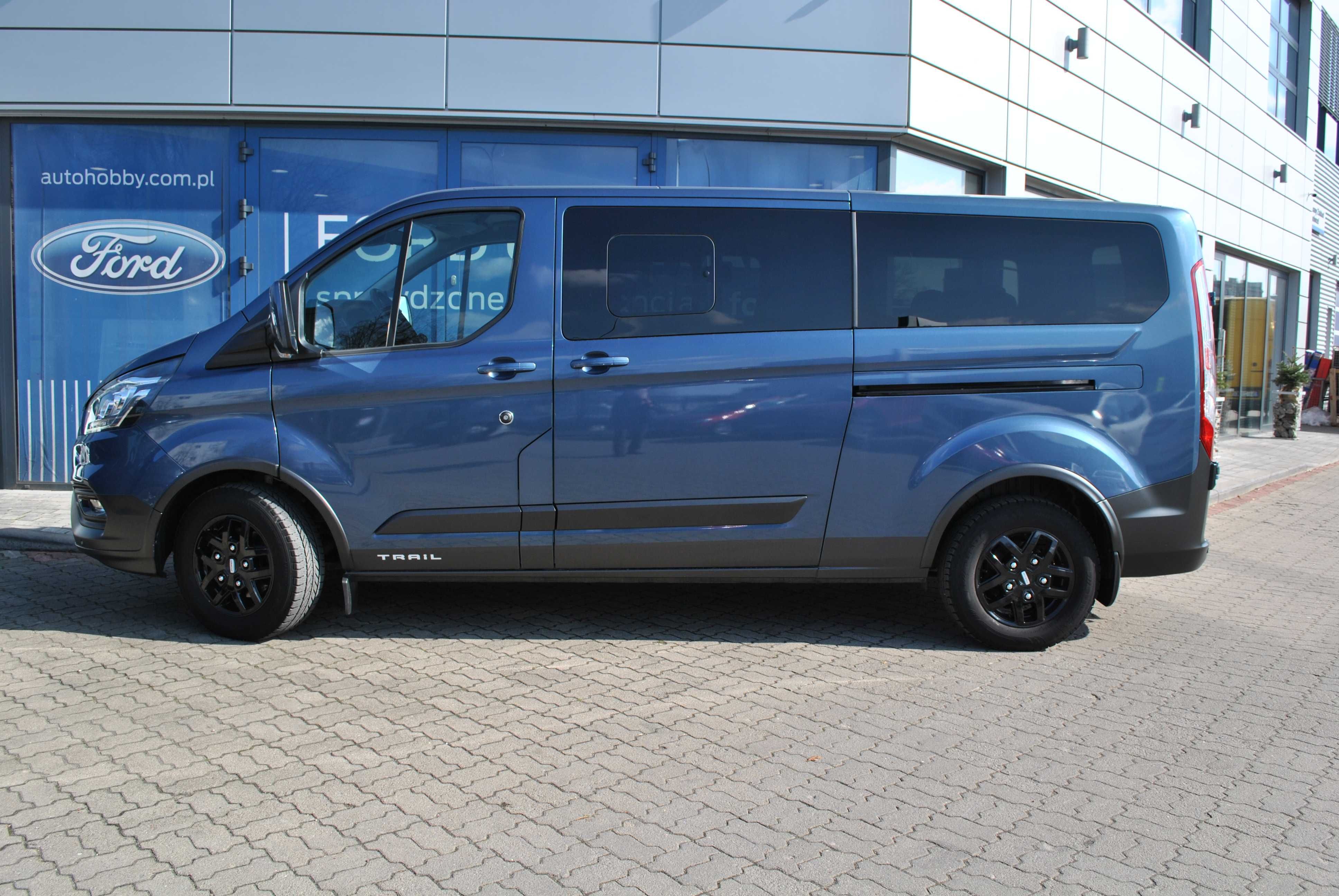 Wynajem busa 8 osobowego Ford Custom Trail 2,0D 170KM