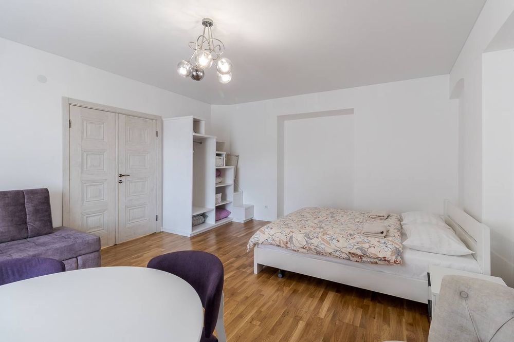 Центр міста! Оренда 2 кімн.квартири на пл.Міцкевича