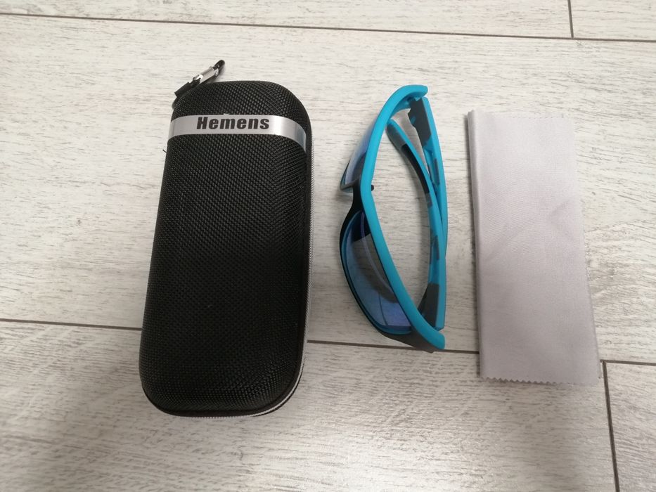 Sportowe okulary przeciwsłoneczne z etui Hemens