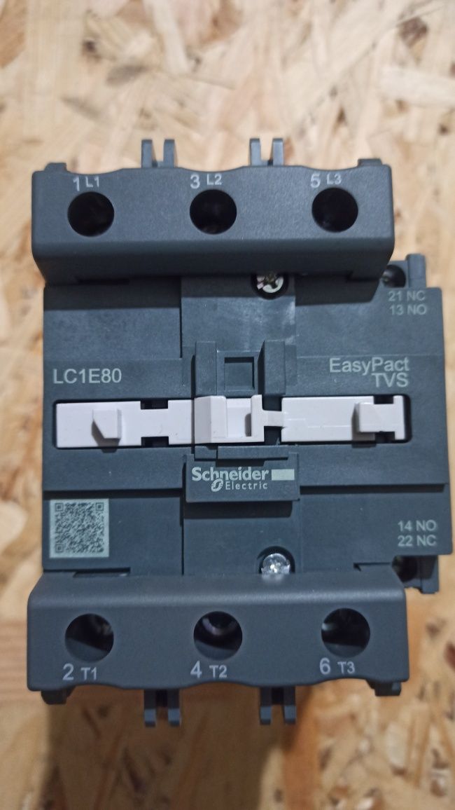 Schneider Electric XS9C11RMBL01U20. Индуктивный датчик