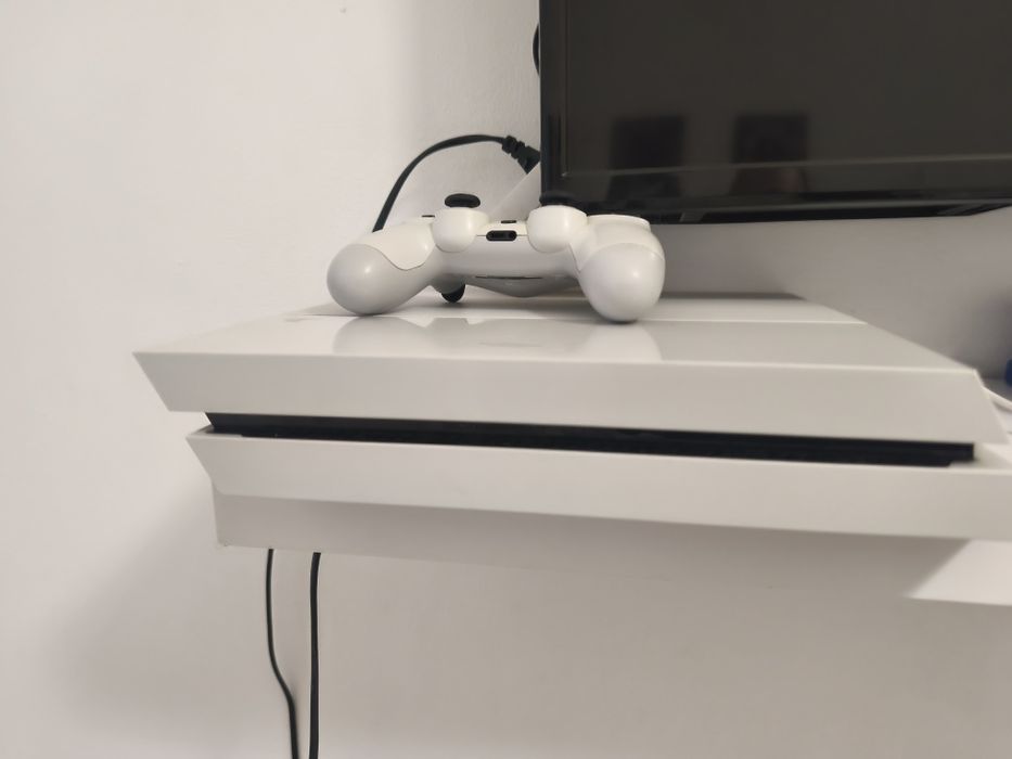 Vendo PS4 mais jogos