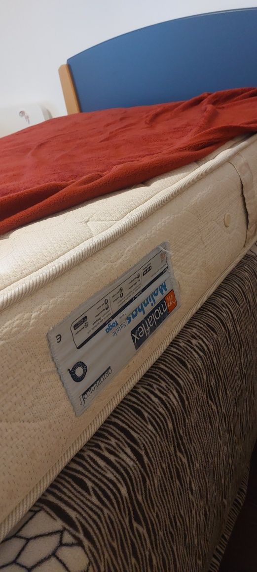 Vende-se cama de solteiro com colchão