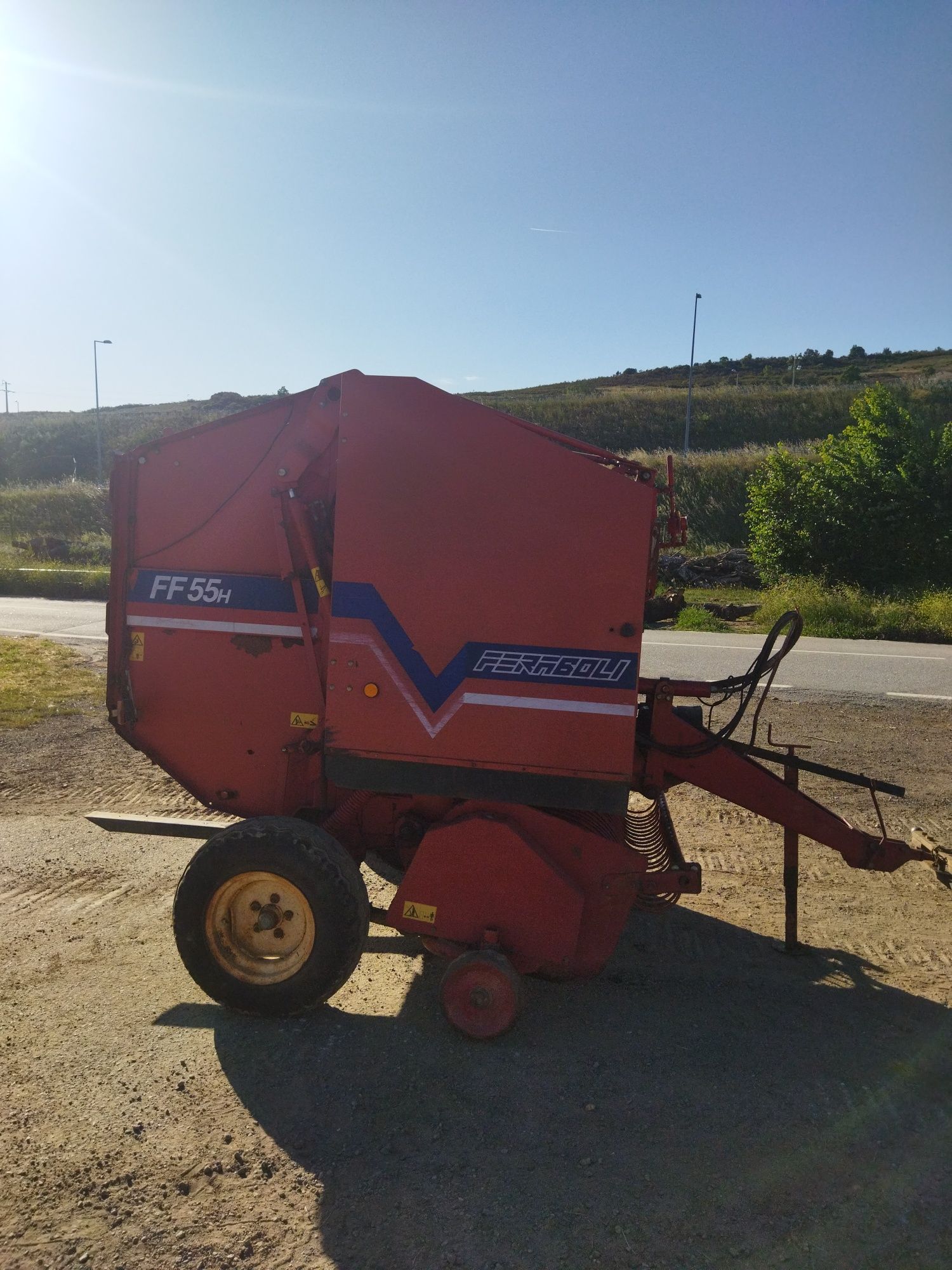 Troco ou vendo enfardadeira de rolo Ferraboli FF 55H