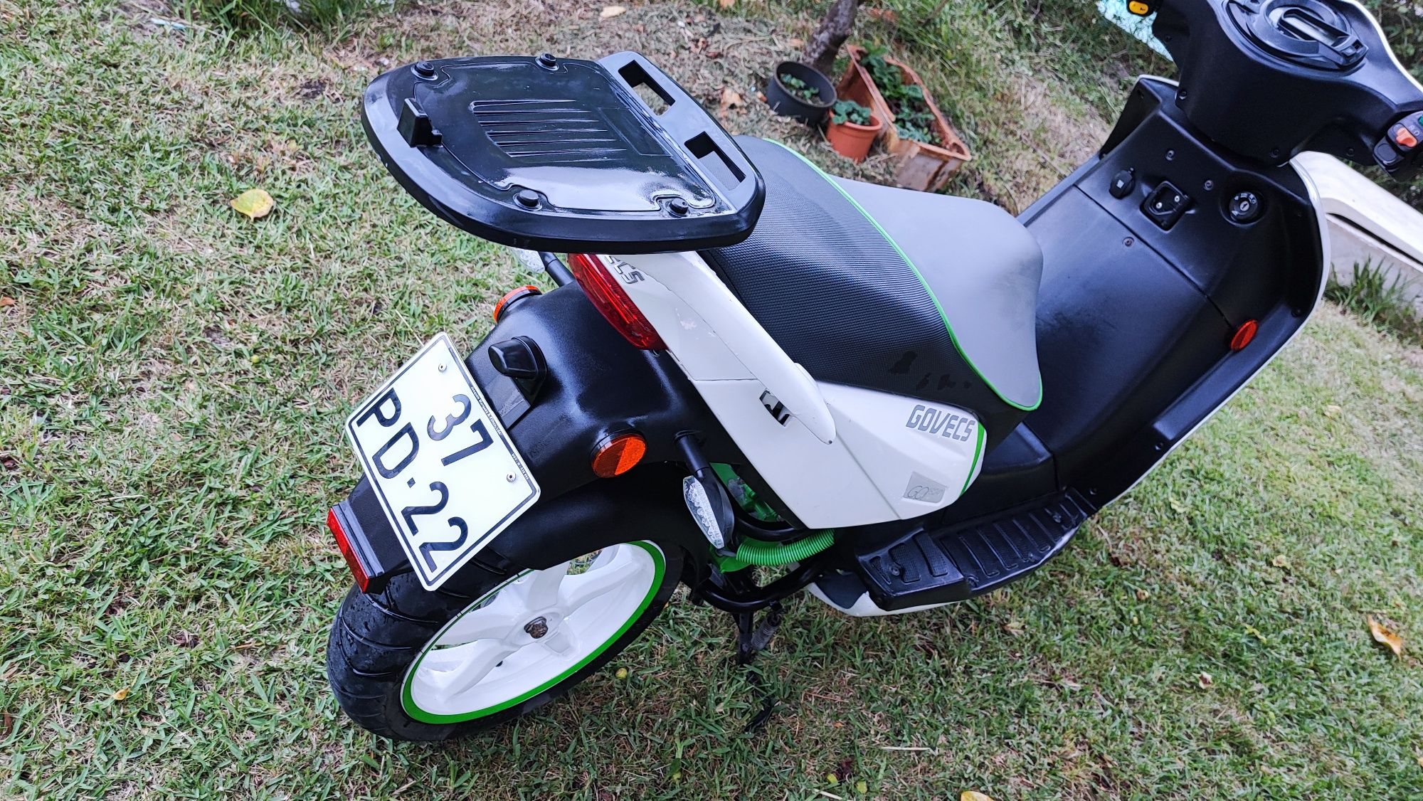 Govecs GO S2.4+ c/bateria de lítio para 60km