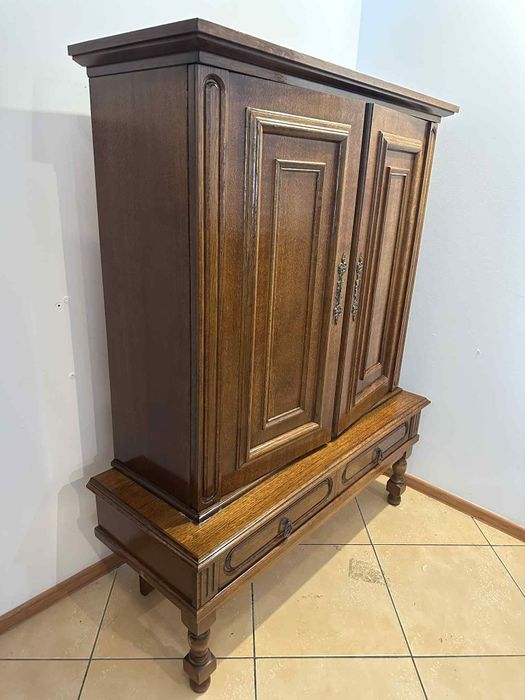 Kredens komoda klasyczna z półkami i szufladami elegancki styl .