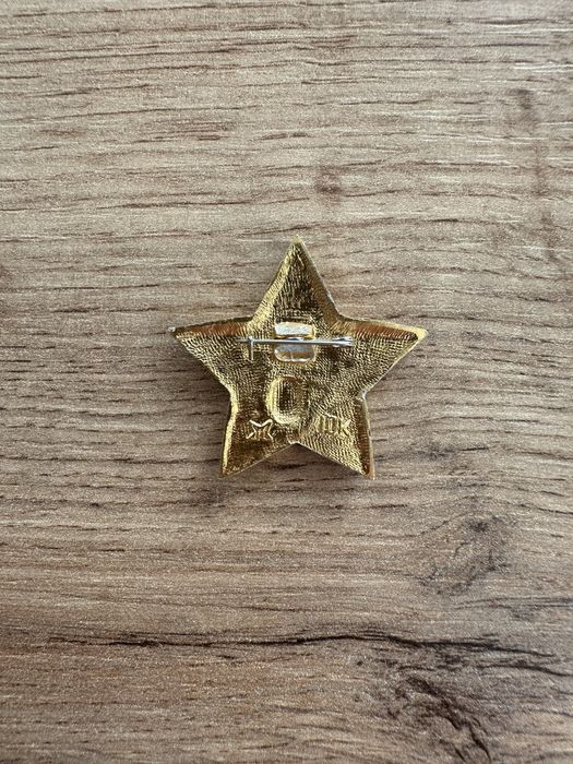 Odznaka z czasów PRL vintage / pin przypinka plakietka