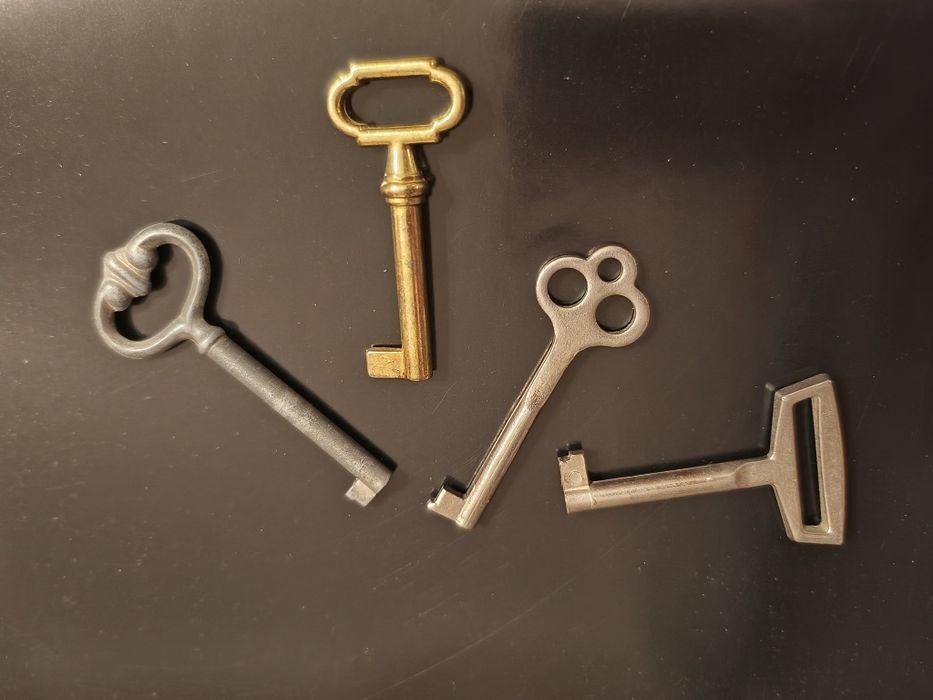 Ключи мебельные, цена за все