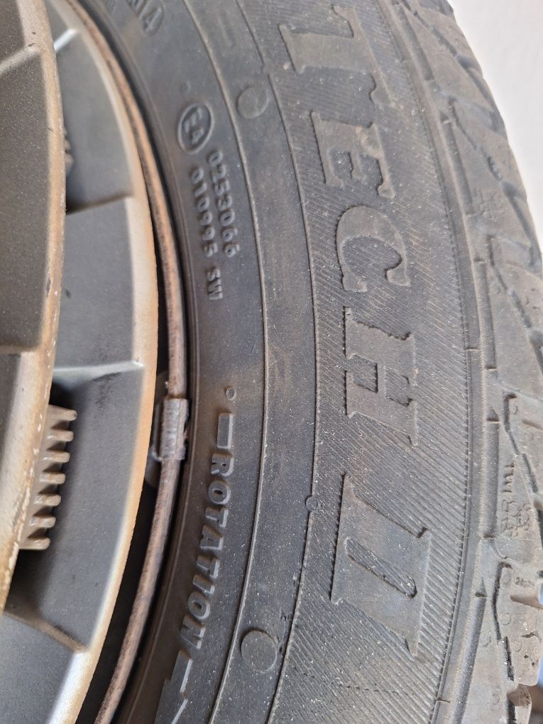 Opony zimowe VIKING TECH II 205/60 R16 H XL ma stalowych felgach