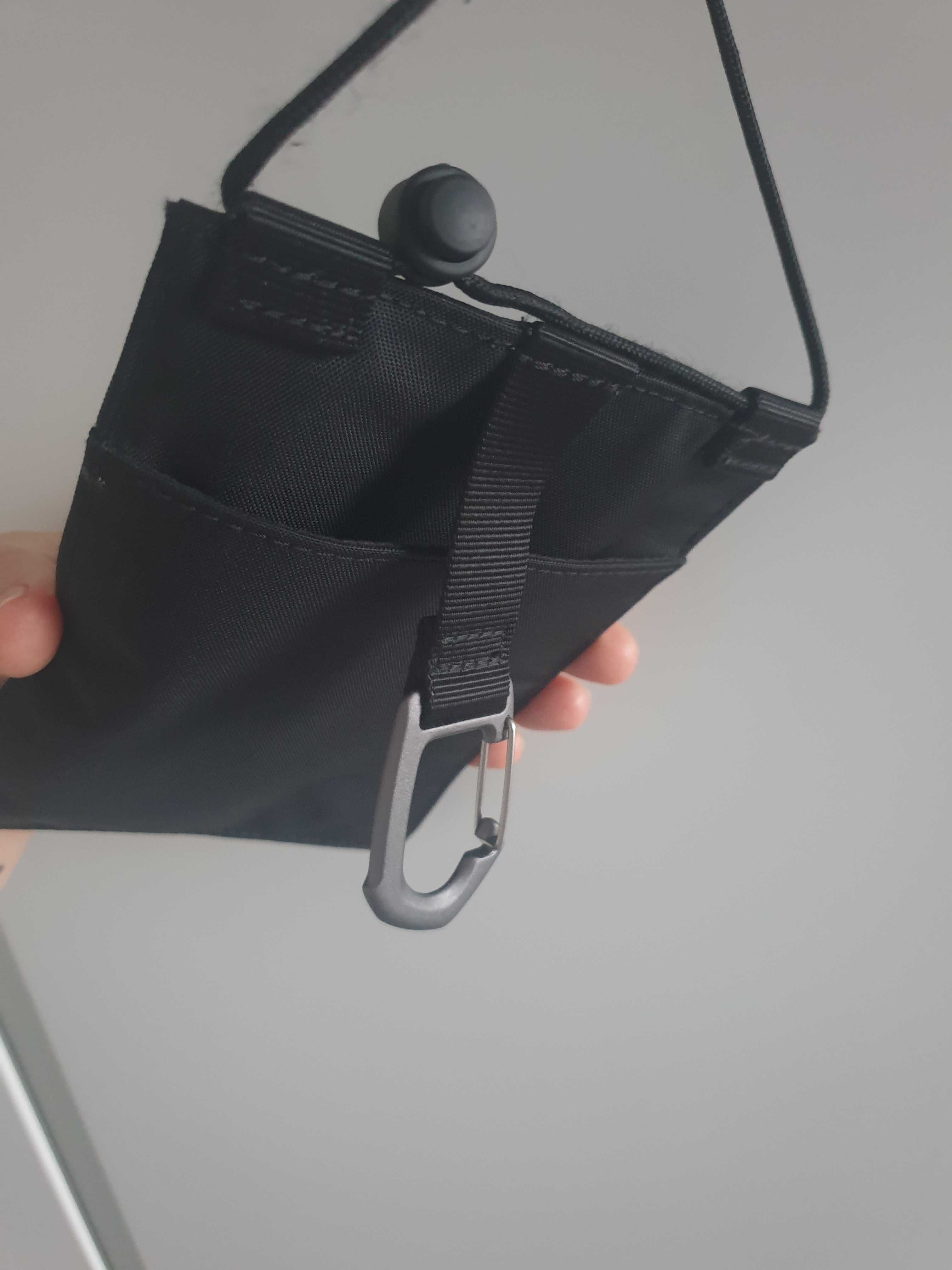 cos etui na telefon klucze czarne