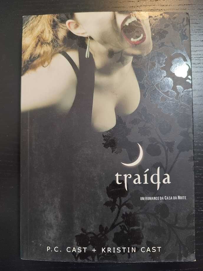 (Env. Incluído) Traída de Kristin Cast e P. C. Cast