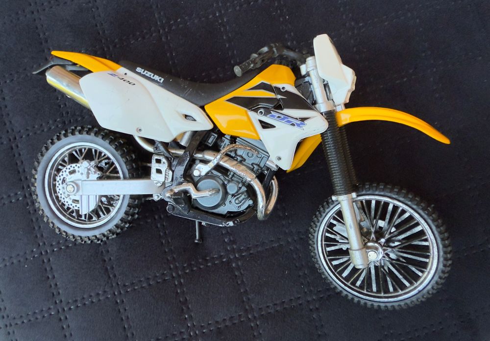 Колекційні моделі мотоцикл та поліцейське авто (Німеччина)