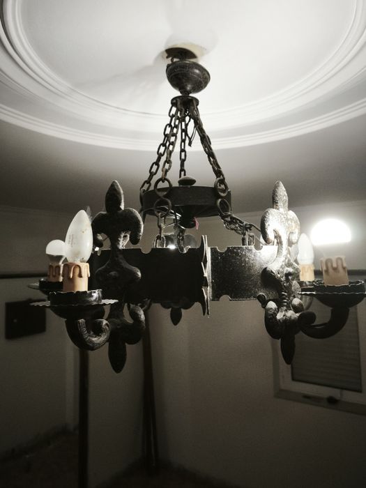 Lustre de estilo rústico medieval/gótico