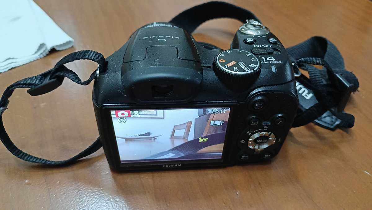 Fujifilm FinePix S8600 (16MP) - Bridge c/zoom de 36x