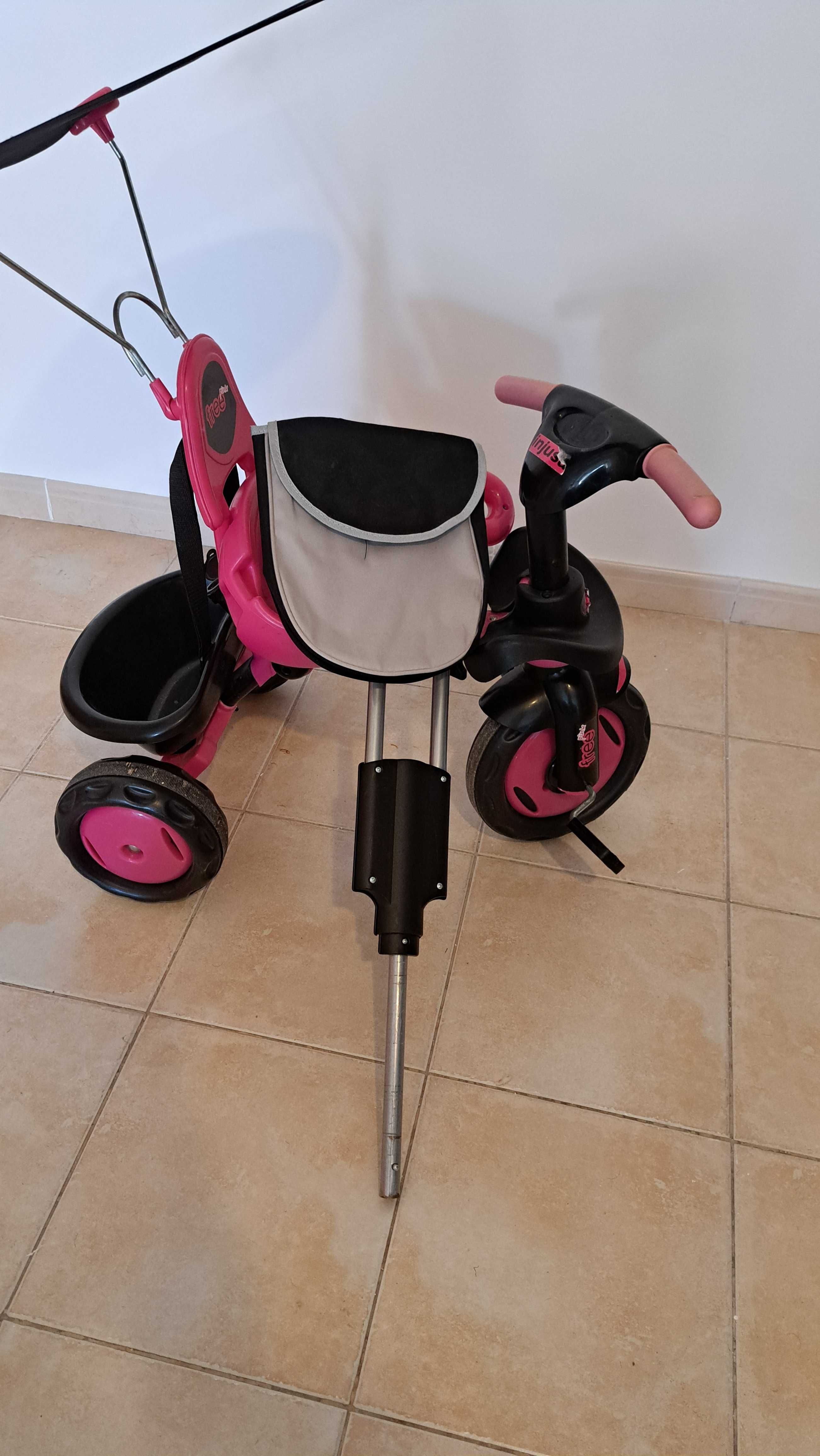 Triciclo Evolutivo Injusa rosa e preto