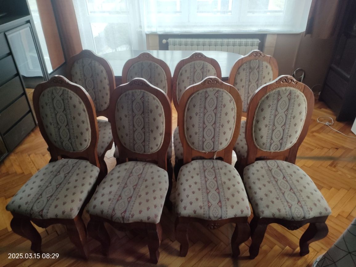 Stół z litego drewna + 8 krzeseł