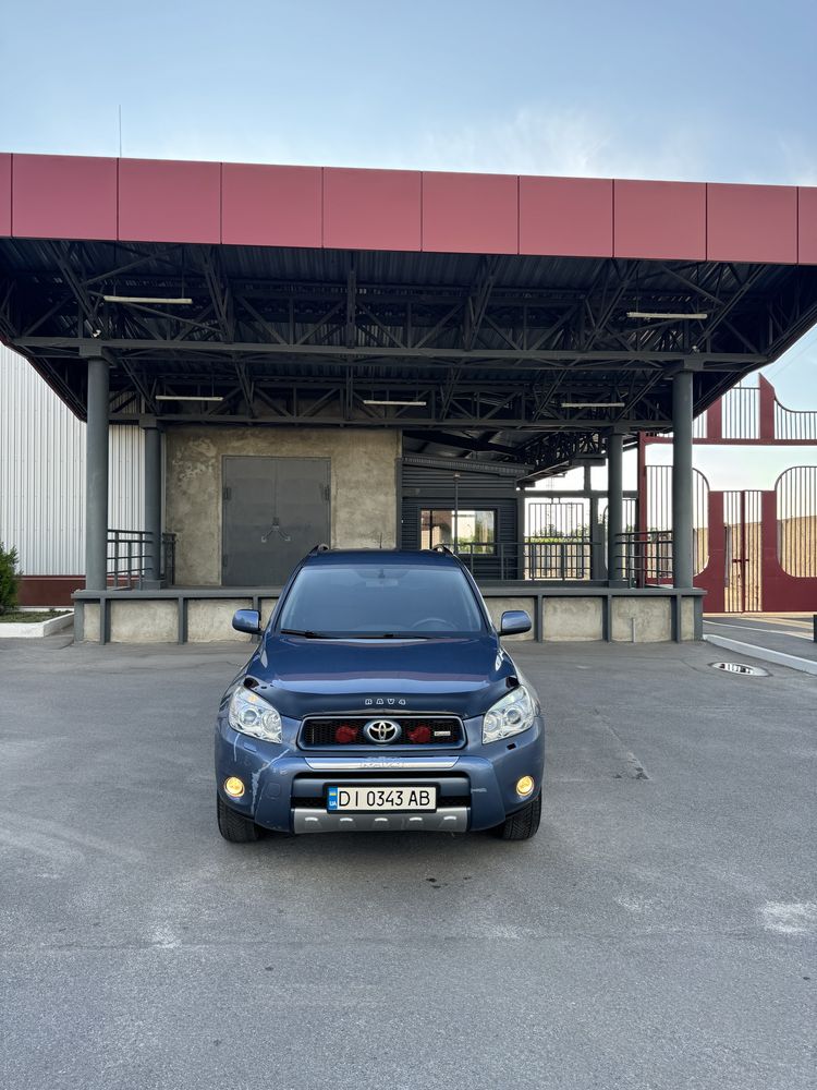 Продам свой авто Toyota Rav 4 полный привод, автомат!