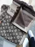 Szał piękny brąz beż monogram Louis Vuitton LV premium