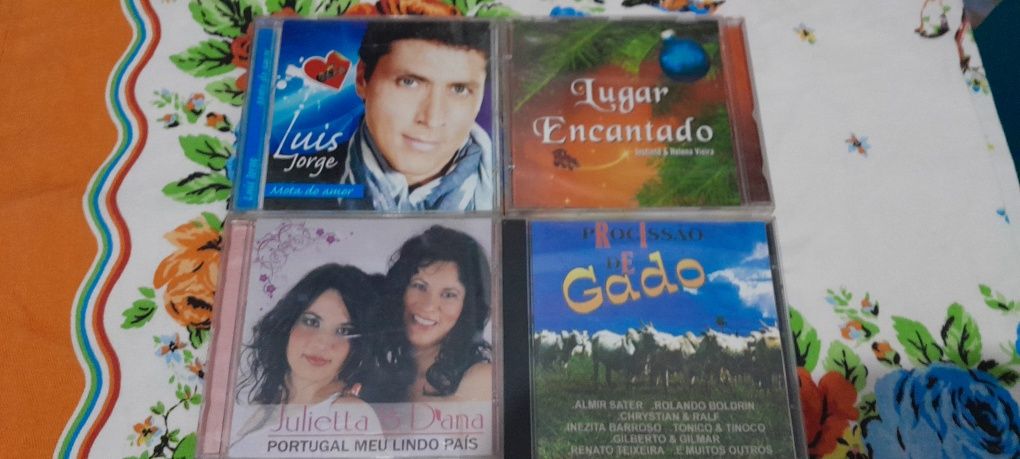 Vários CDS à preço variado