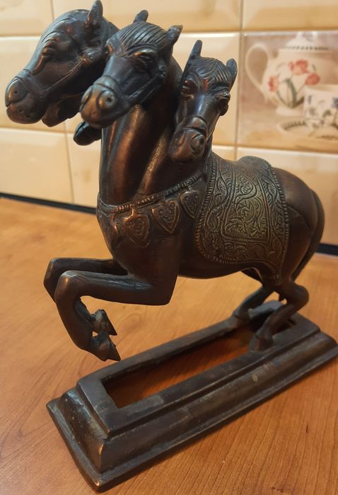 Статуєтка латунь пяти главий кінь антик