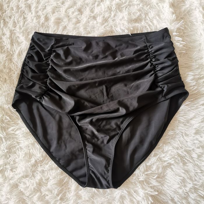 Majtki kąpielowe wysoki stan 46 czarne maskujące brzuch marszczone