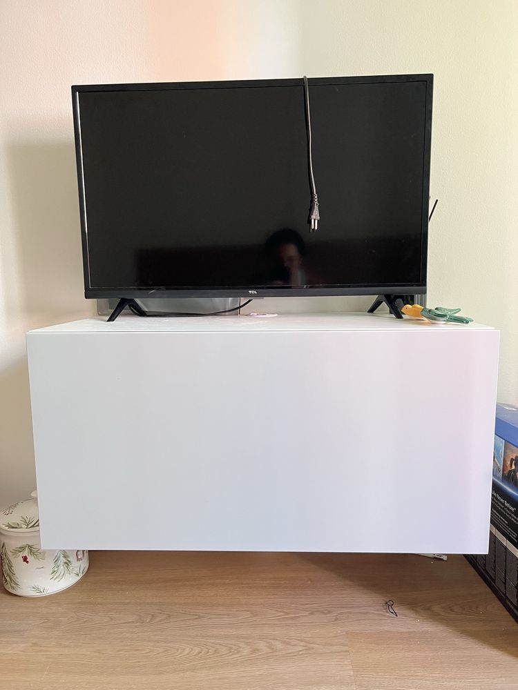 Movel TV IKEA com 2 portas oferta