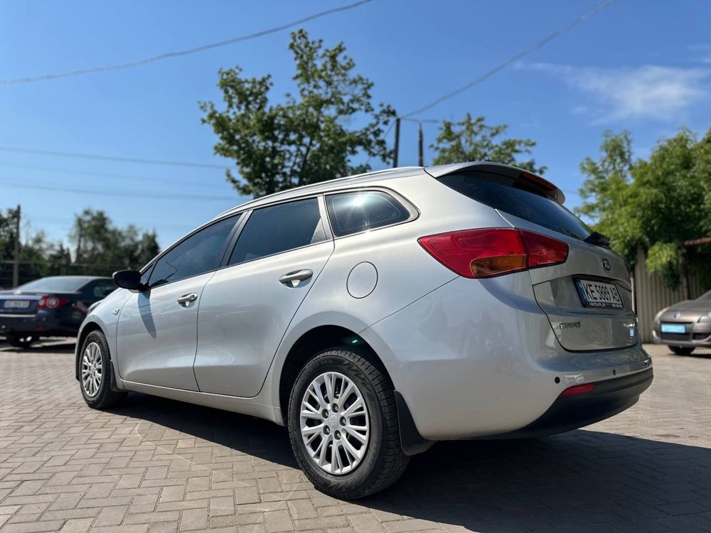 KIA Ceed 2013рік, 1.6 дизель, автомат. Хороша комплектація.