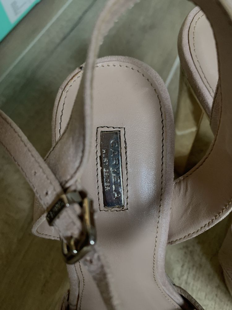 Sandaly na slupku obcasie obcasy złote Kurt Geiger 38