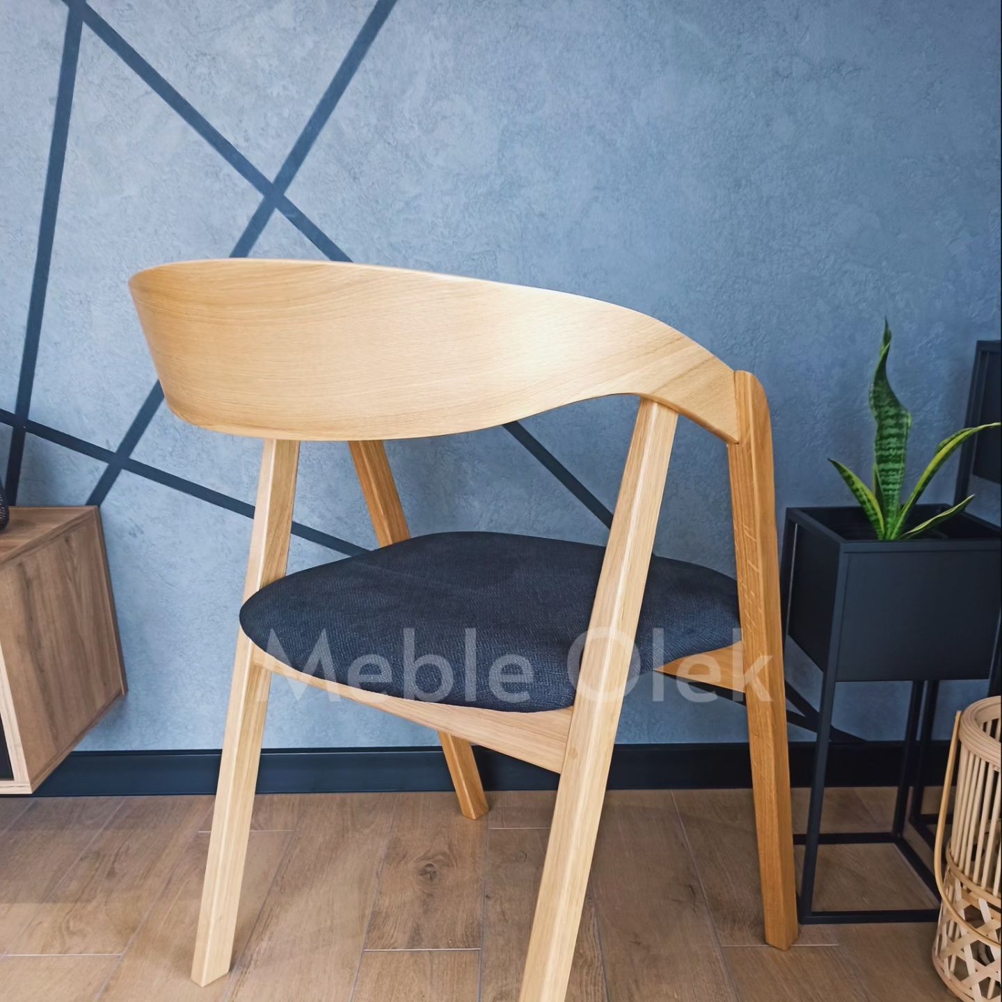Krzesło Enzo krzesła dębowe drewniane z podłokietnikiem tapicerowane l