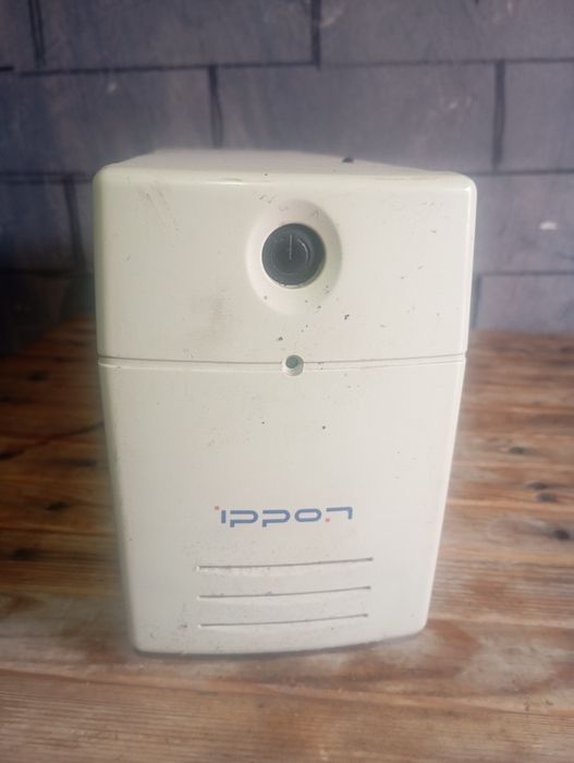 Источник безперебойного напряжения