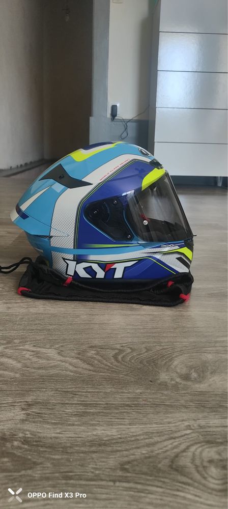 Vendo capacete novo marca KYT
