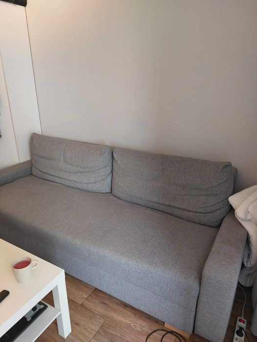 Używana kanapa z funkcją spania, dobrakondycja, z pojemnikiem. Sofabed