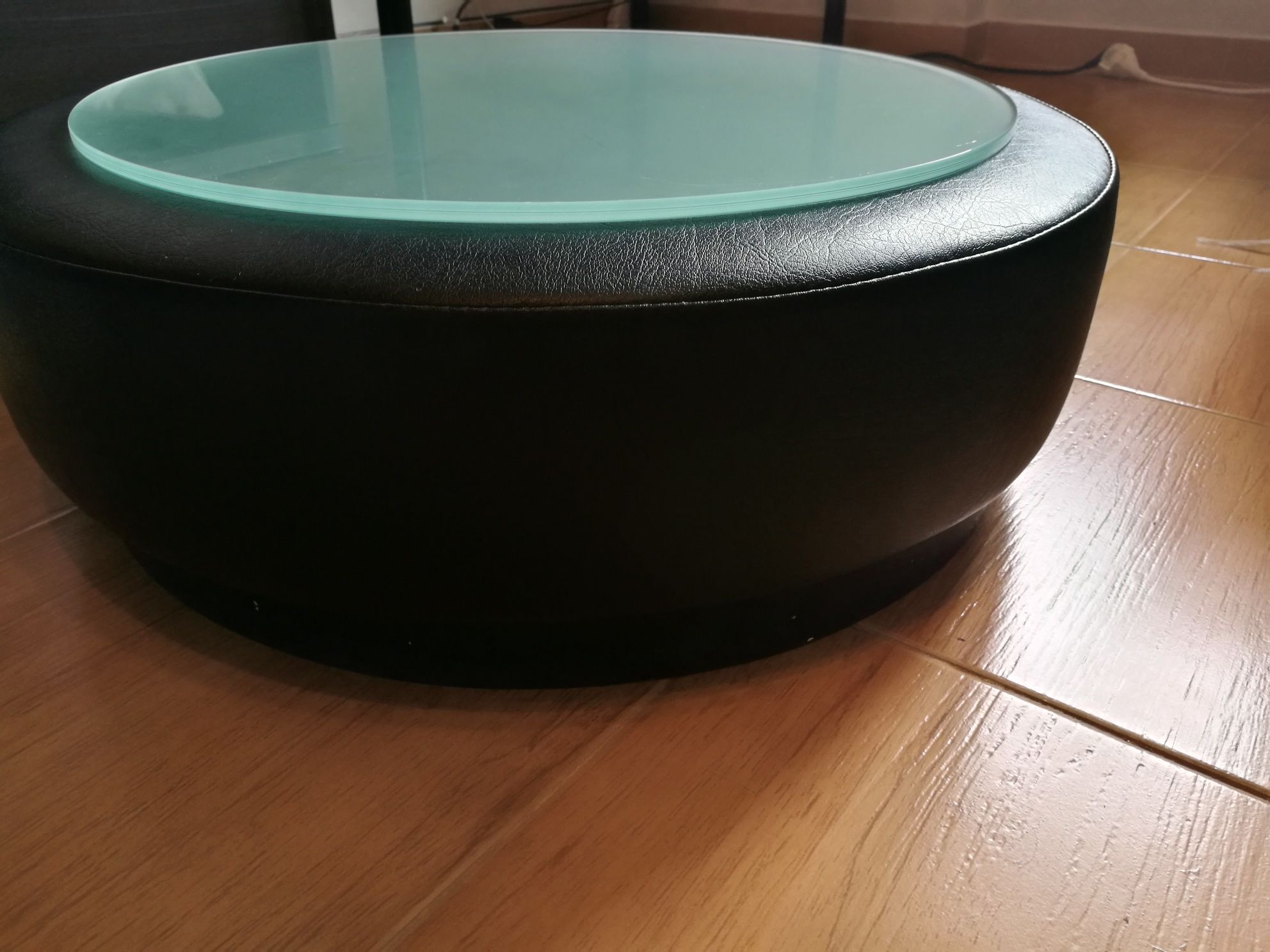 Mesa de apoio com tampo em vidro