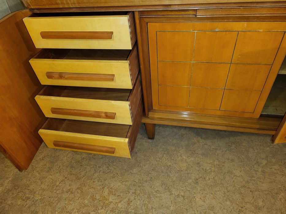 piękna komoda Wilhelm Renz   "WR"
-
.