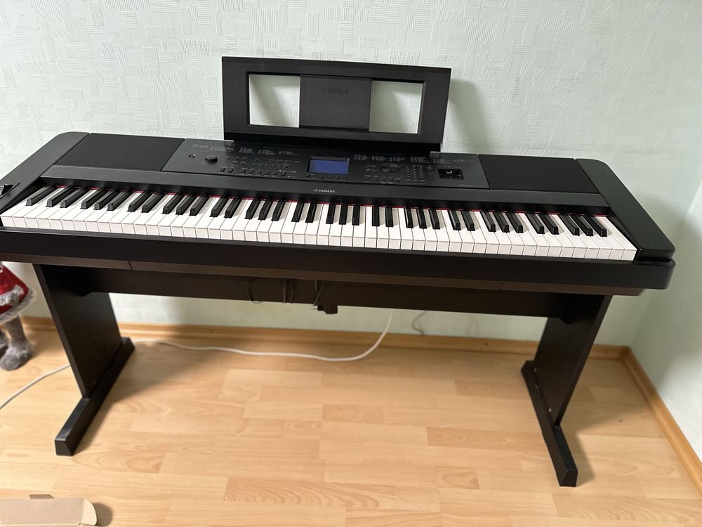 Продаю синтезатор піаніно Yamaha DGX-660 Black