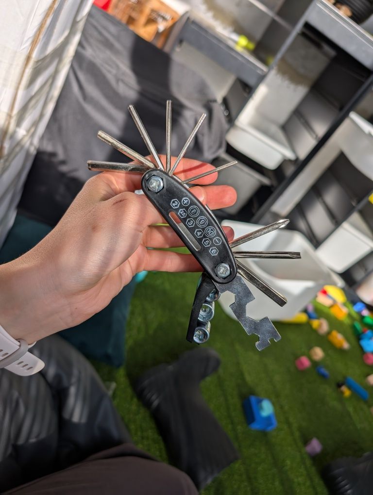 Multitool Rowerowy 16w1 – Zestaw Kluczy Imbusowych Śrubokręt Klucz